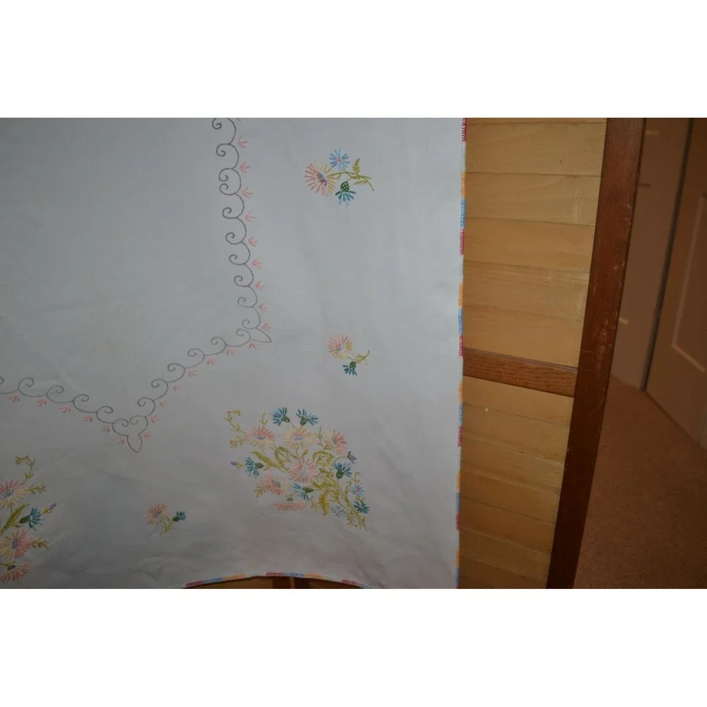 Tablecloth Floral Stitching with Napkins Jardinière - Picture 7 of 8